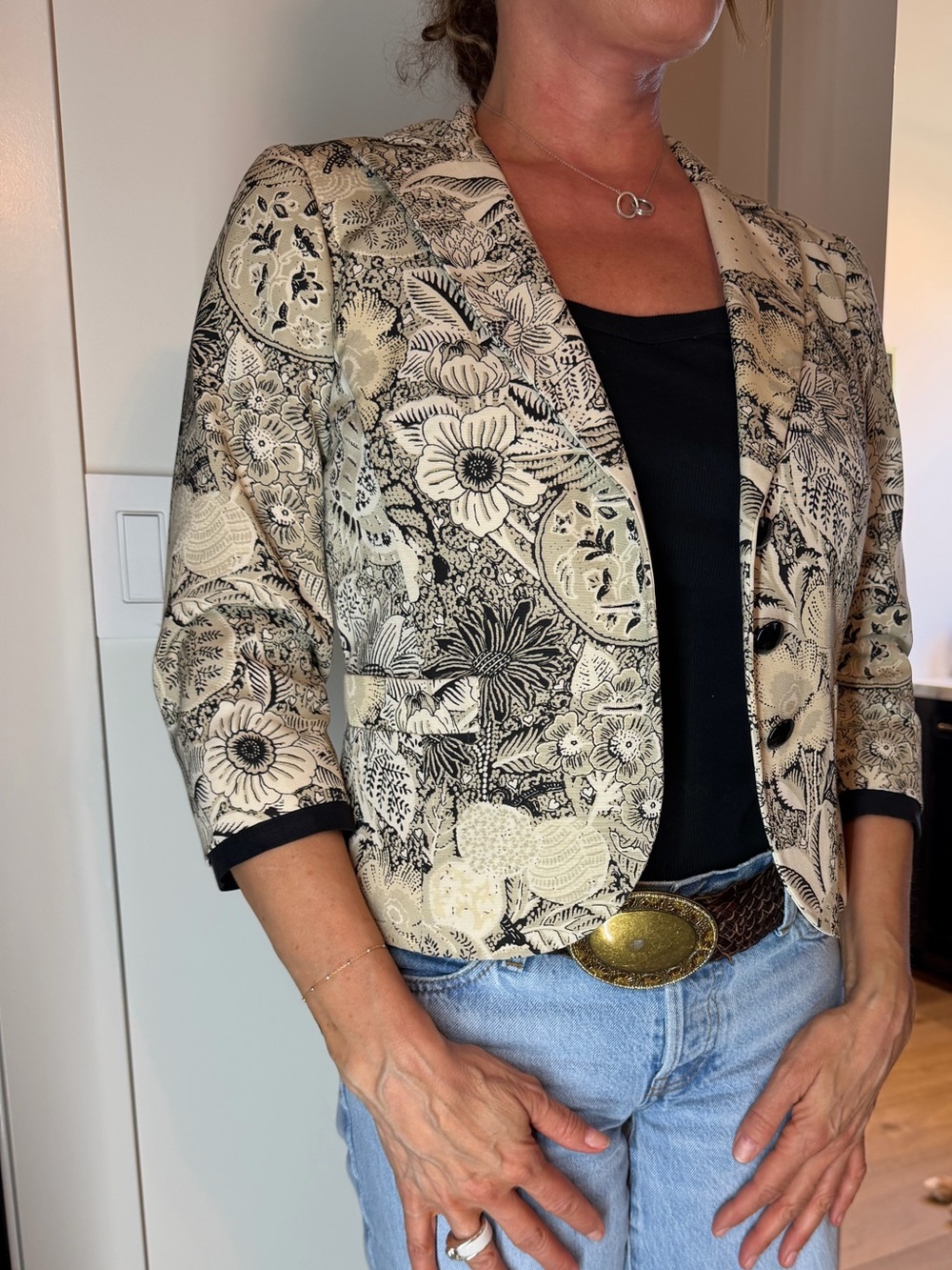 Floral Print Cropped Women's Jacket - Black & Cream